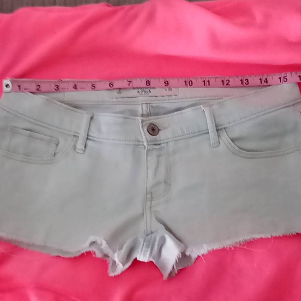 Abercrombie & Fitch off white short shorts
